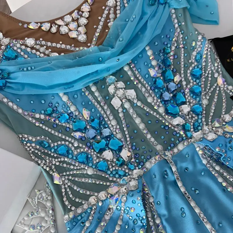 Reserva tu plaza para confeccionar un Traje de Diseño Exclusivo  KIKI NANA - Por favor, contáctame antes de reservar para consultar disponibilidad.