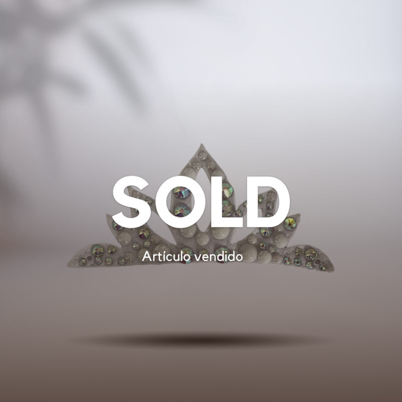 Corona de Diseño Exclusivo “Blanca Elegancia”